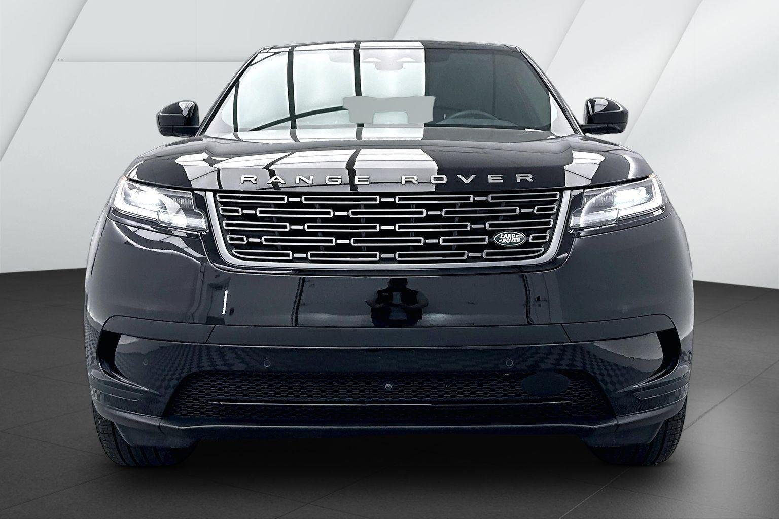 New 2026 Santorini Black Metallic Land Rover S image 2