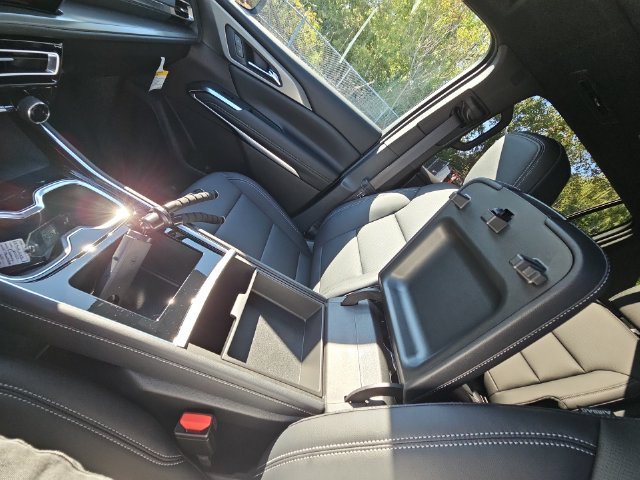 New 2027 Polar White Tricoat Chevrolet LT image 27
