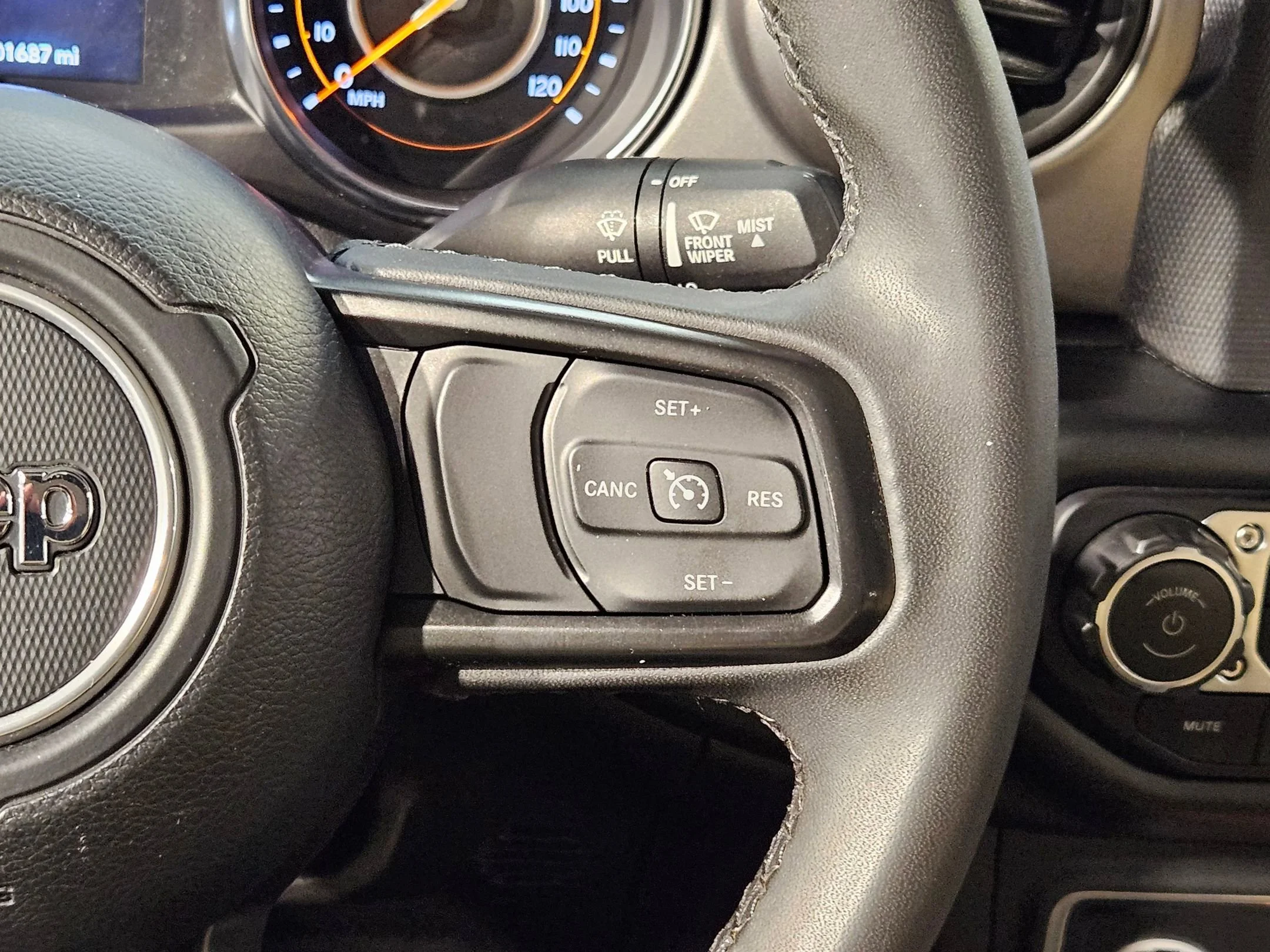 Used 2023 Bright White Clearcoat Jeep Sport S image 28