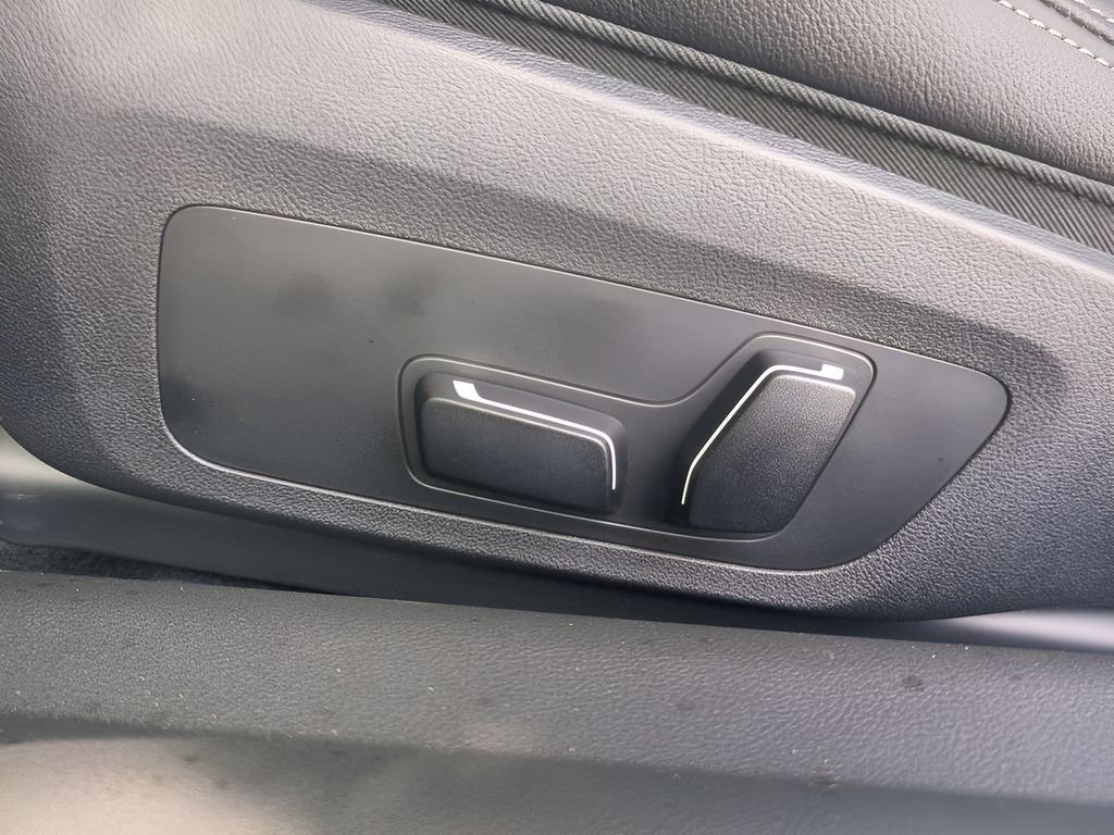 2025 BMW 2 Series 230i - Photo 20