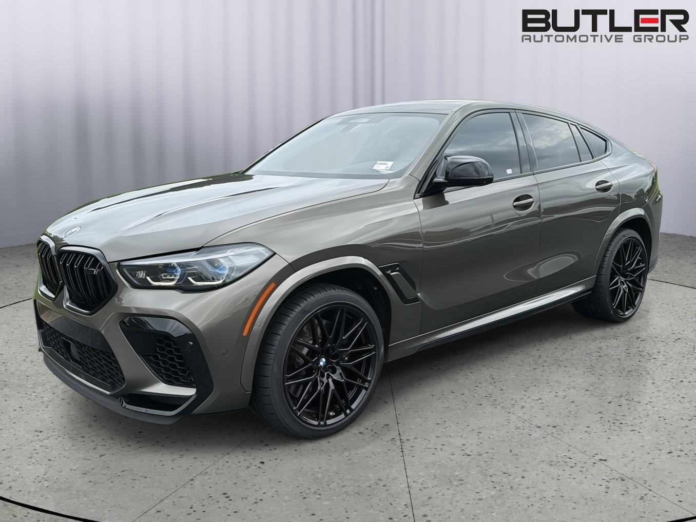 Used 2023 Manhattan Green Metallic BMW  image 1