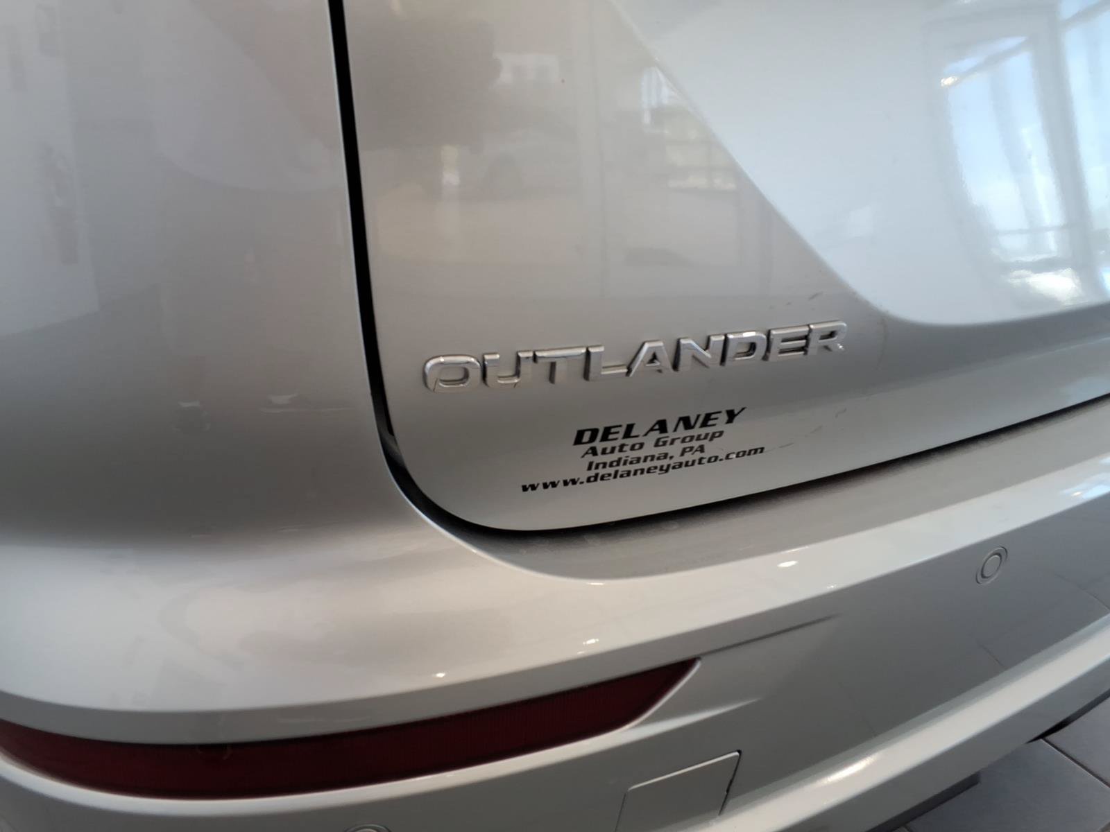 Used 2024 Alloy Silver Metallic Mitsubishi SE image 17
