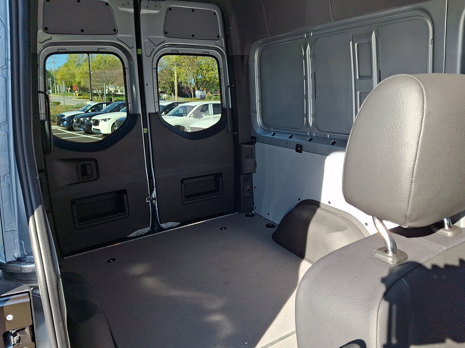 New 2026 high-tech silver metallic Mercedes-Benz Crew 144 WB image 32