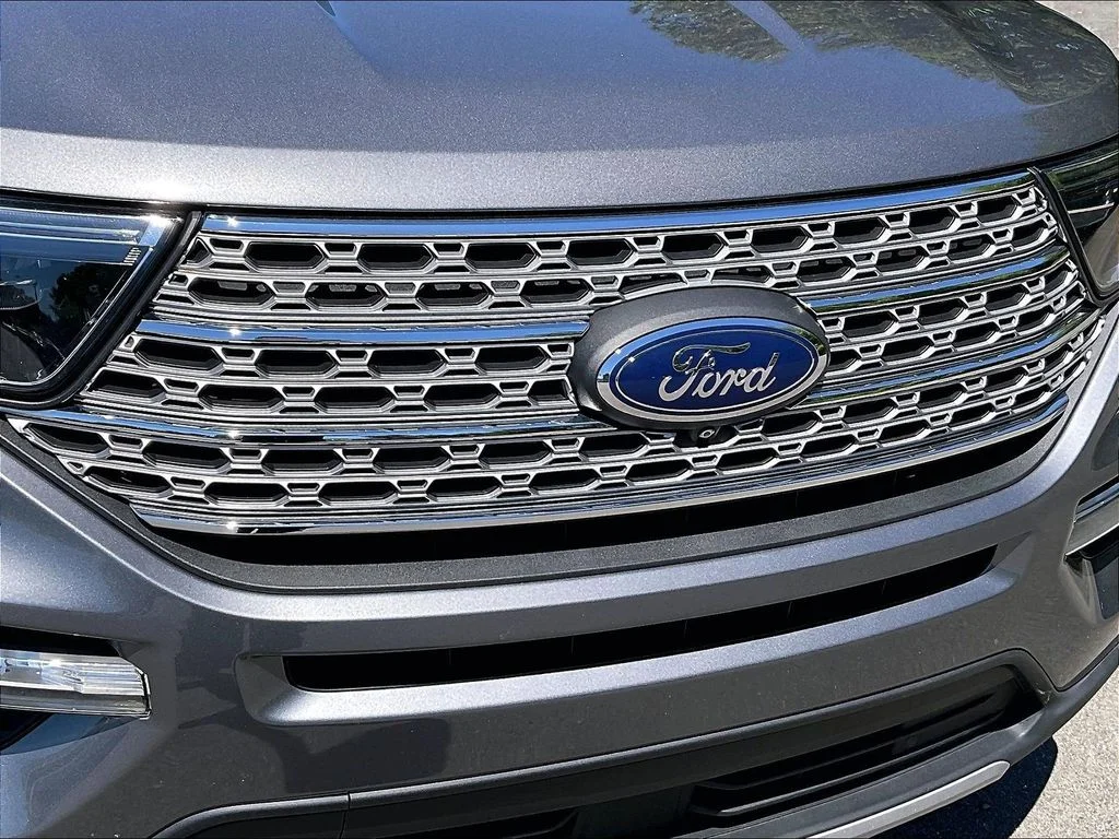 Used 2022 Gray Ford Limited image 30
