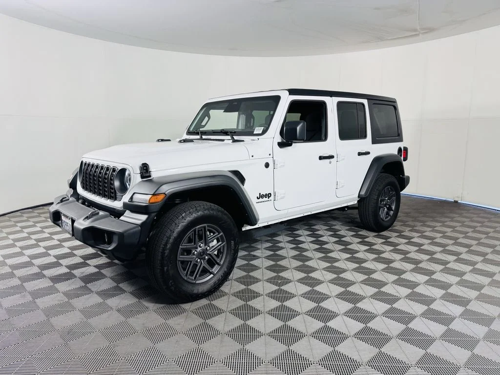 Used 2026 White Jeep Sport S image 4