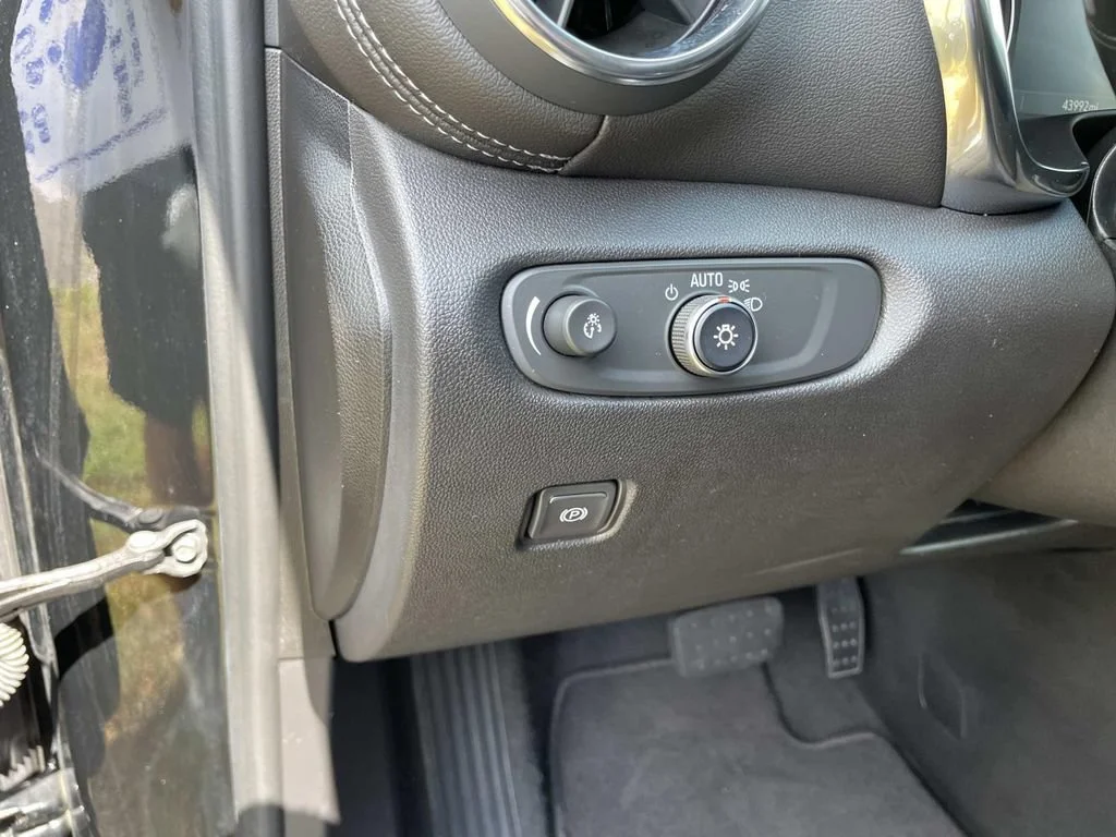 Used 2025 Black Chevrolet 2LT image 19