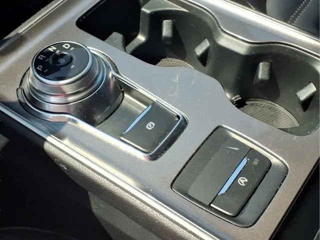 Used 2024  Ford SEL image 11