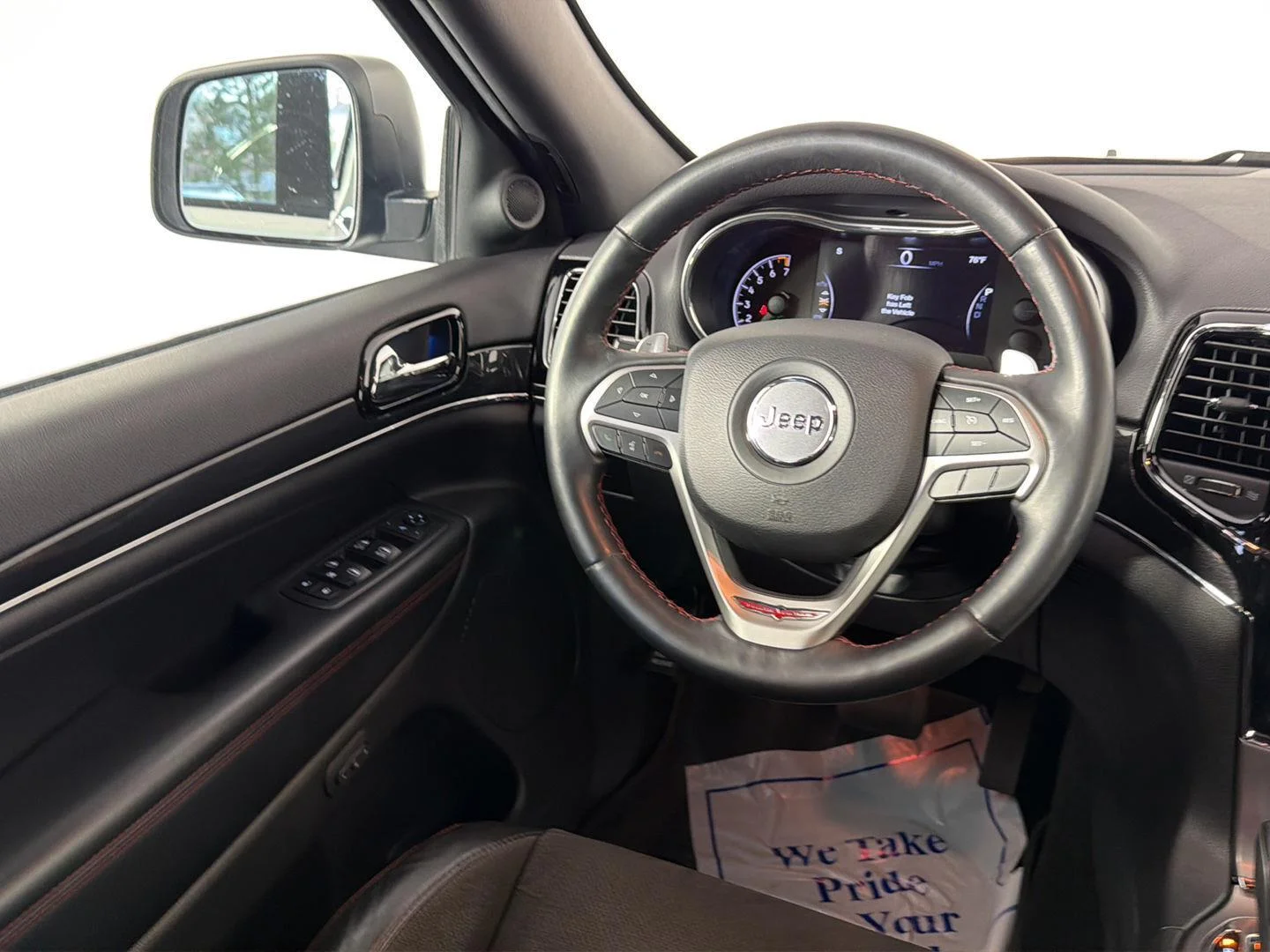Used 2019 Bright White Clearcoat Jeep Trailhawk image 18