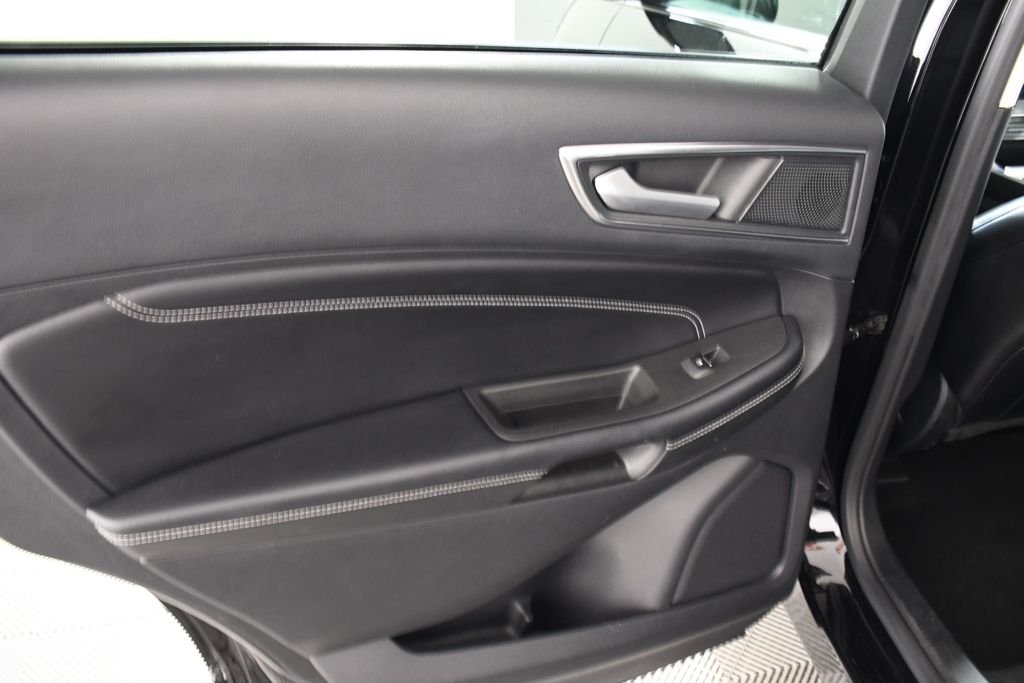 Used 2022 Agate Black Metallic Ford Titanium image 26