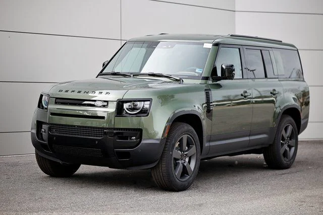 2026 Land Rover Defender 130 S P300's photo