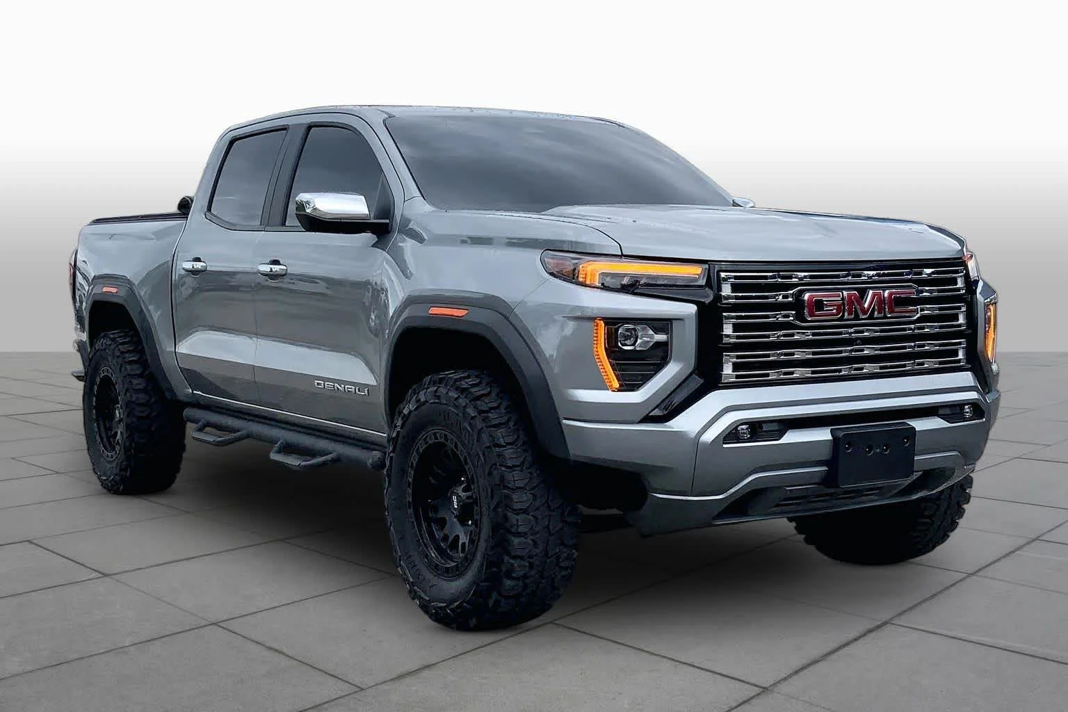 Used 2024 Sterling Metallic GMC 4WD Denali image 3