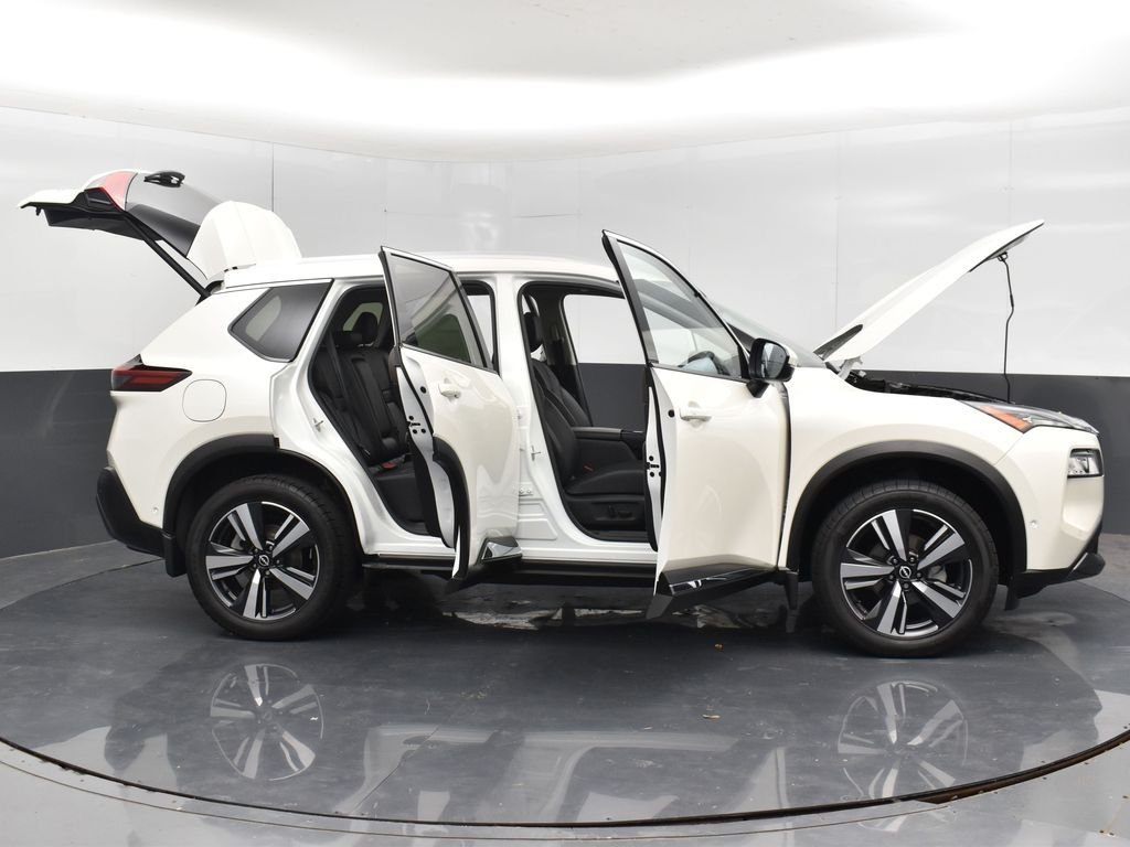 Used 2023 White Nissan SL image 36