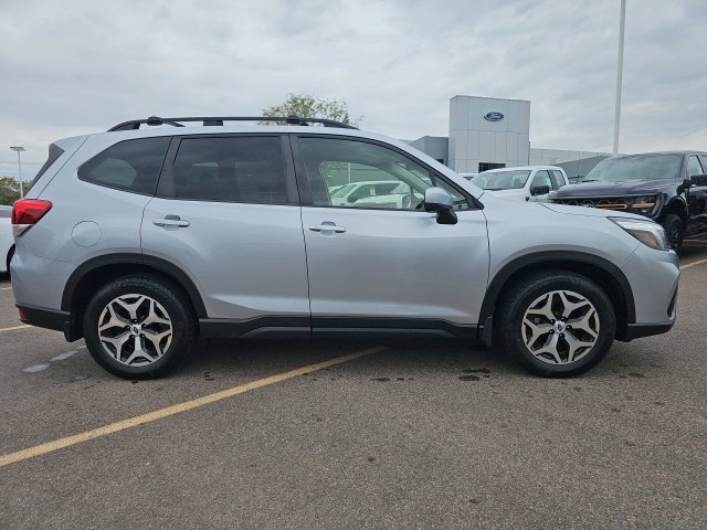Used 2020 Ice Silver Metallic Subaru Premium image 4