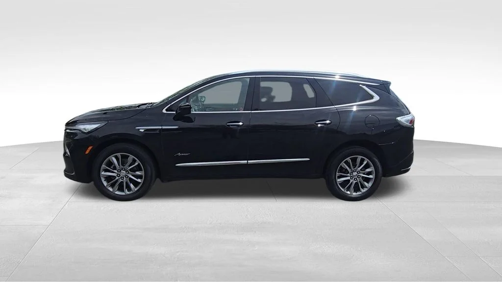 Used 2024  Buick Avenir image 5