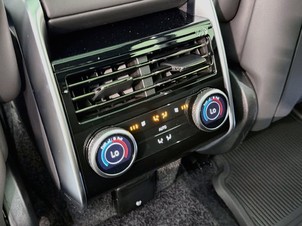 New 2027 Carpathian Grey Land Rover SE image 27