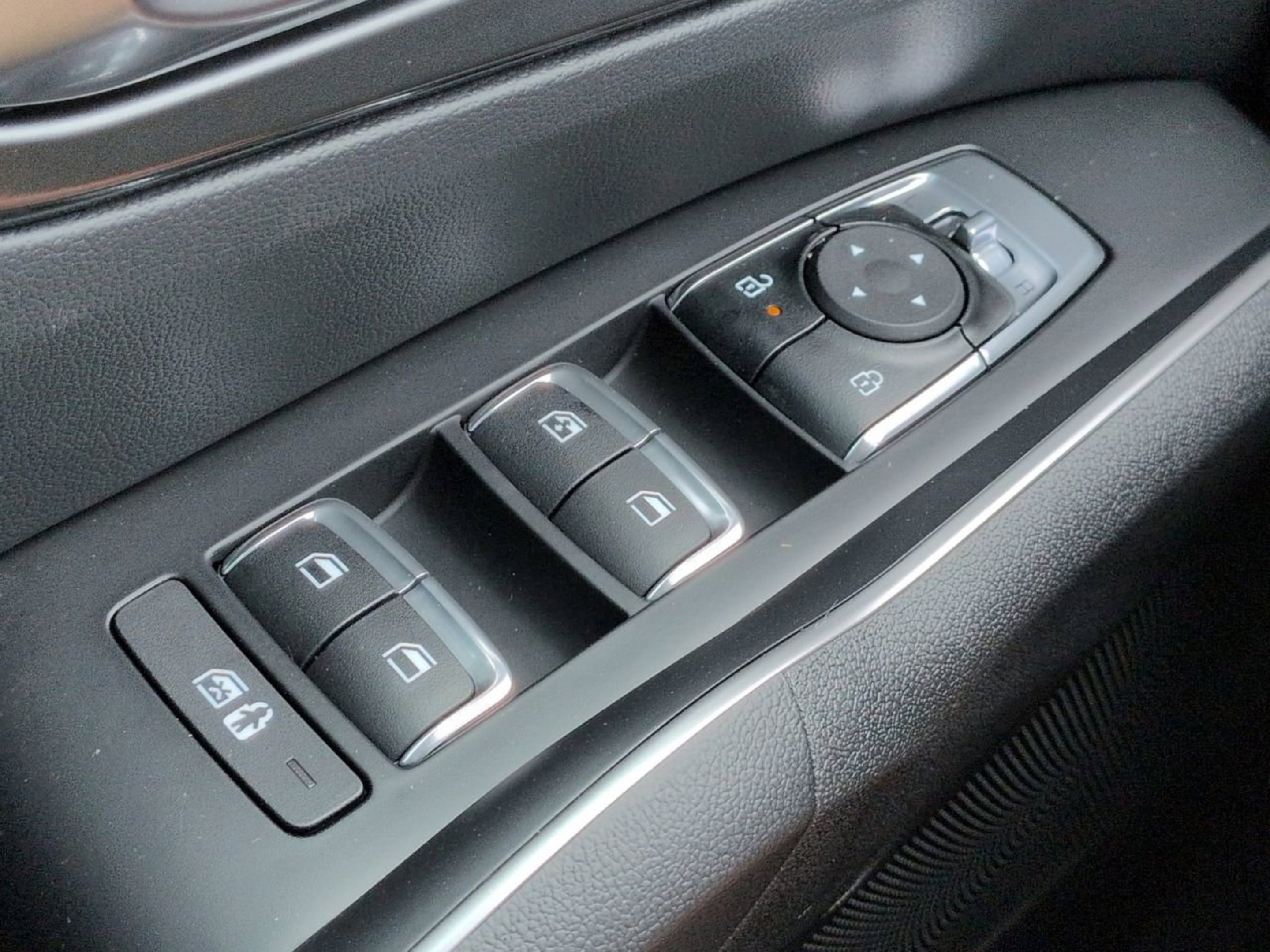 New 2026 Glacial White Pearl Kia LX image 21