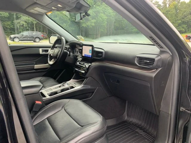 Used 2022 Black Ford Limited image 16