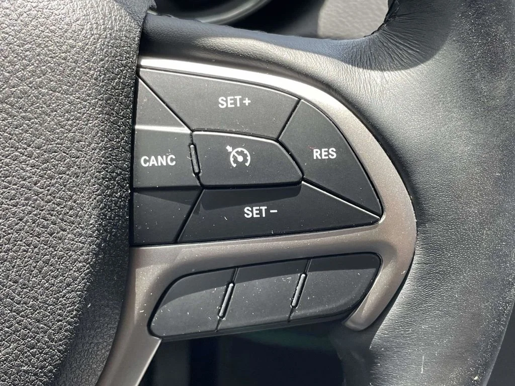 Used 2018 Blue Jeep Limited image 32