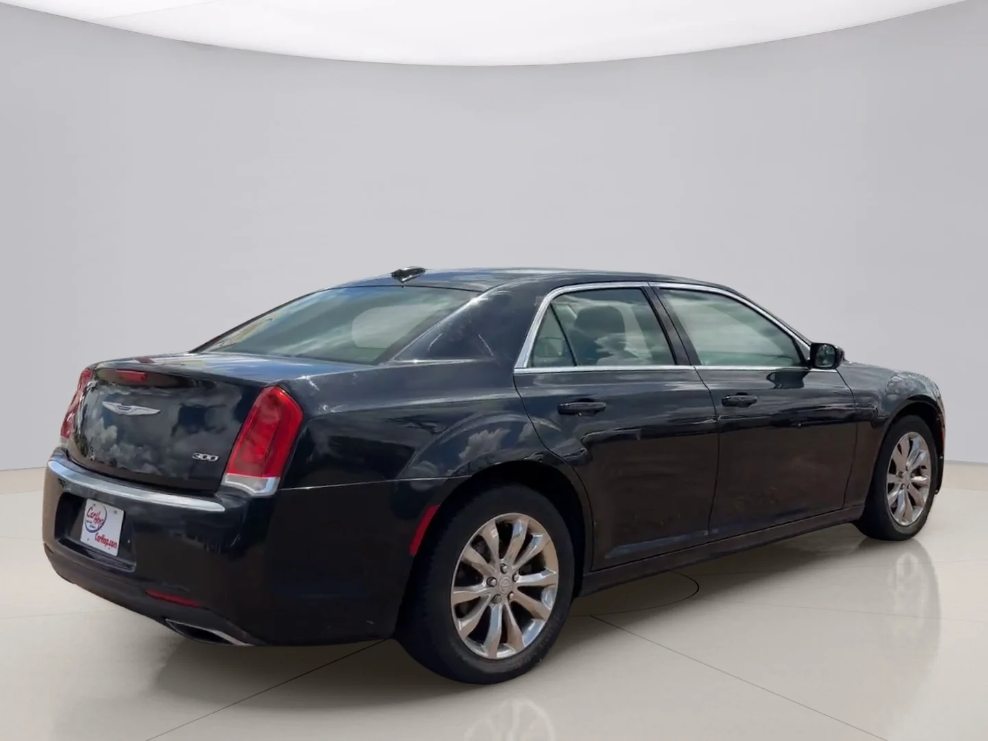 Used 2018 Black Chrysler TOURING image 5