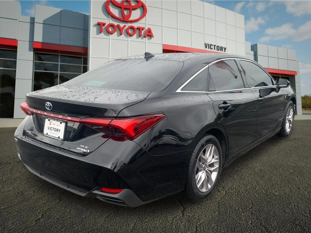 Used 2022 Black Toyota XLE Plus image 3