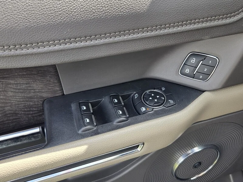 Used 2021 White Metallic FORD LIMITED image 39