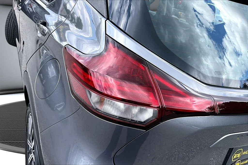 Used 2022 Gray Nissan SV image 23