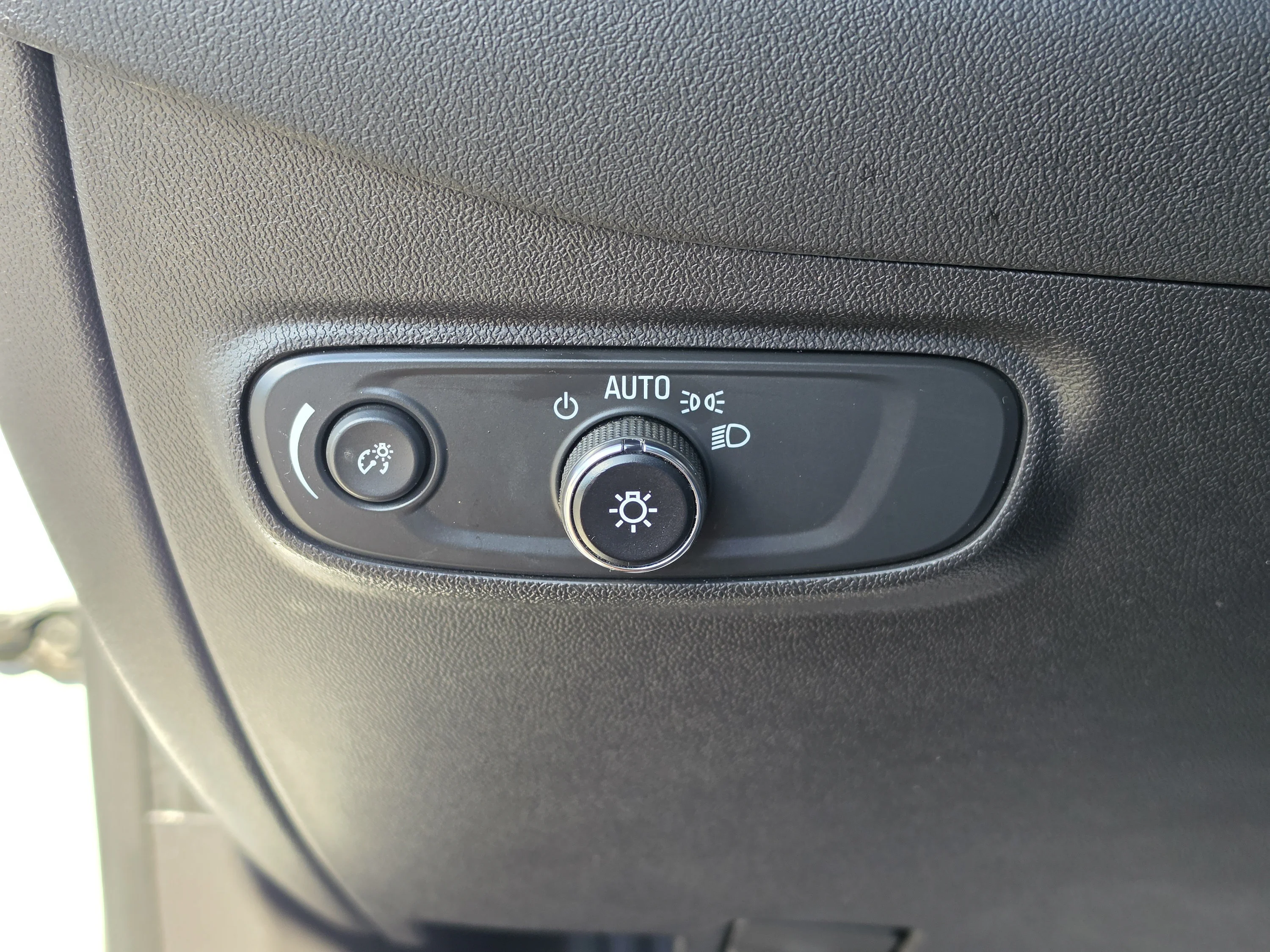 Used 2024 Summit White Chevrolet LT image 32