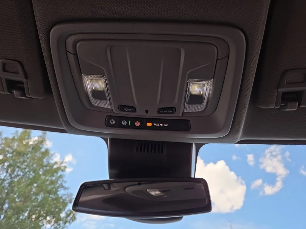Used 2025 White Chevrolet LT image 29