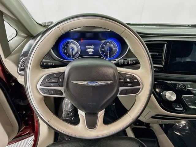Used 2017 Red Chrysler Limited image 11