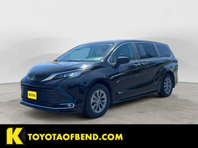 2023 Toyota Sienna XLE 7-Passenger Hybrid AWD's photo