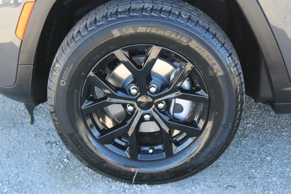 New 2026 Baltic Gray Metallic Clear-Coat Exterior Paint Jeep Laredo image 8