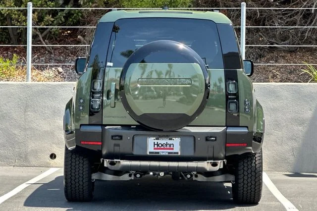 New 2026 Woolstone Green Land Rover X-Dynamic SE image 4