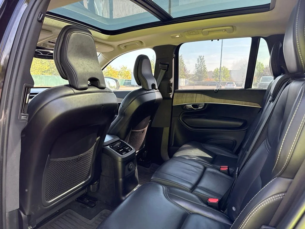 Used 2024 Onyx Black Metallic Volvo Ultimate image 21