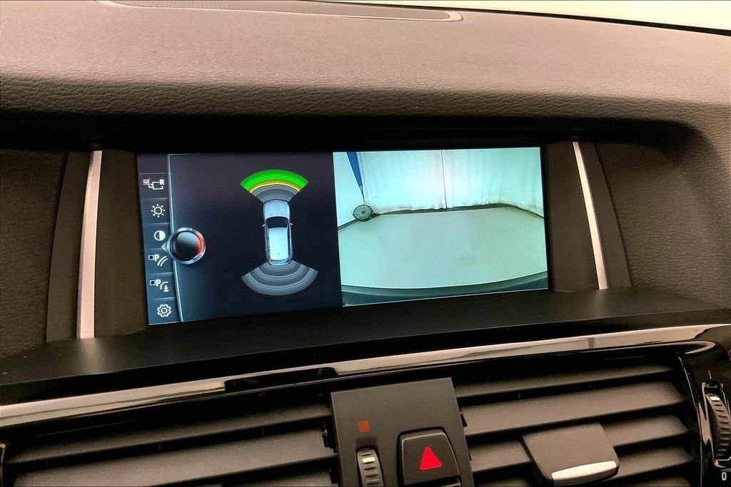 Used 2017 Deep Sea Blue Metallic BMW  image 17