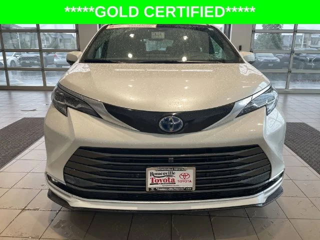 2025 Toyota Sienna Platinum - Photo 11