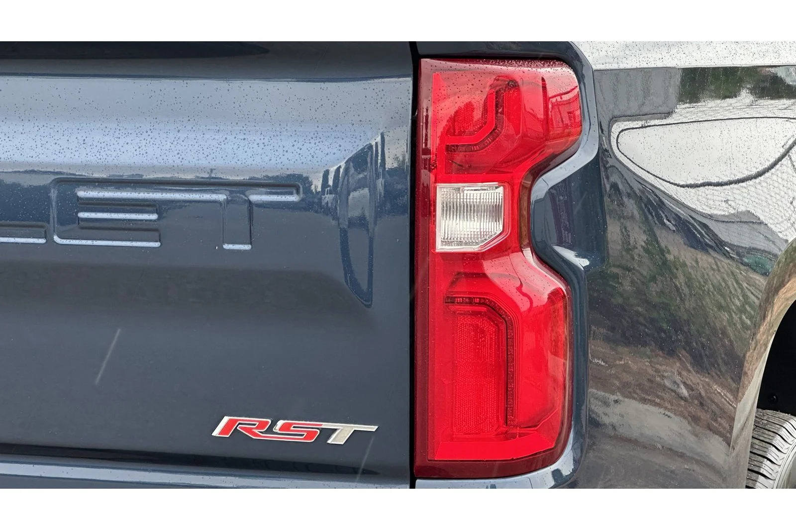 Used 2019  Chevrolet RST image 25