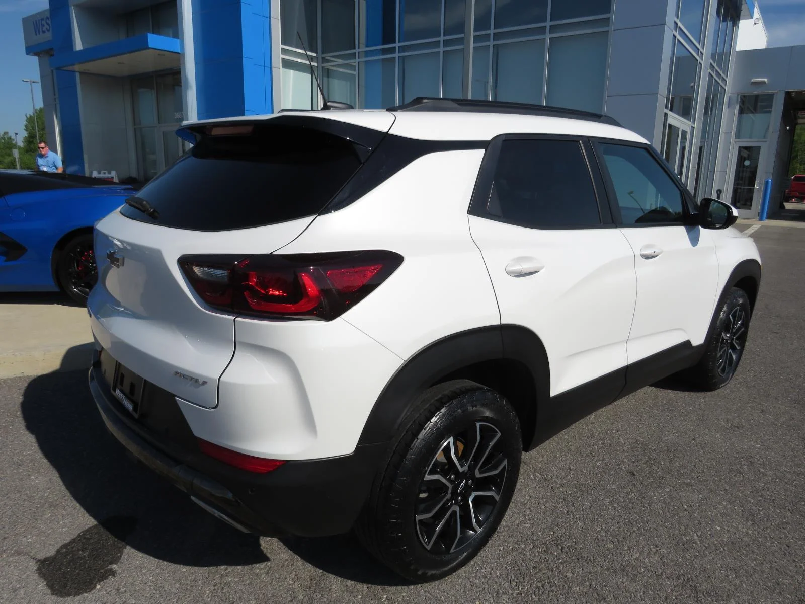 Used 2025 Pearl Chevrolet ACTIV image 6