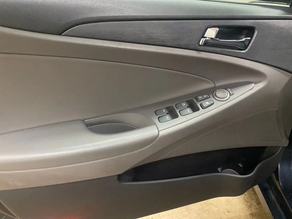 Used 2013 Blue Hyundai GLS image 9