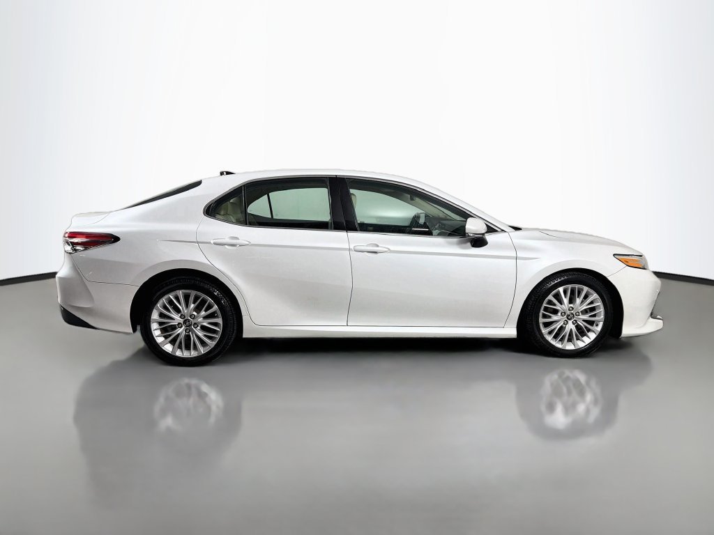 Used 2018 Beige Toyota XLE image 4