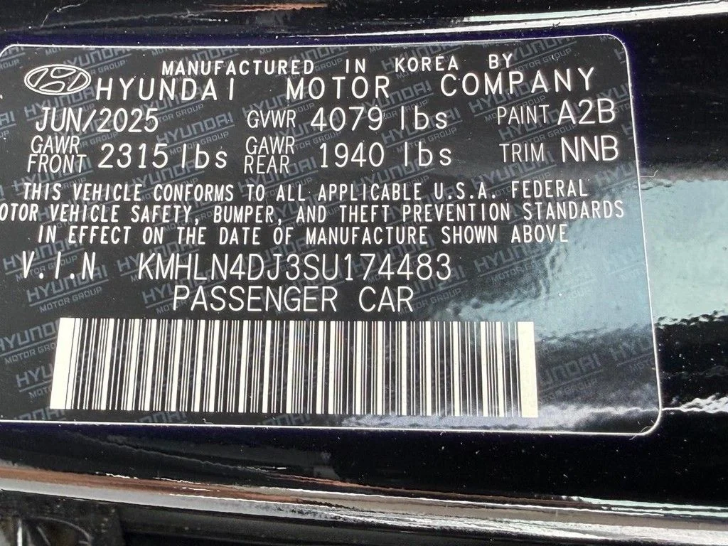 Used 2025 Black Hyundai Limited image 23