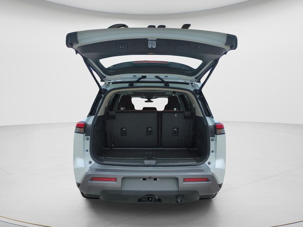 New 2026 Everest White Pearl TriCoat Nissan Platinum image 12