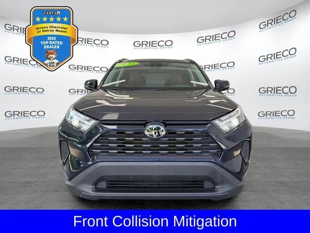Used 2022  Toyota XLE image 2