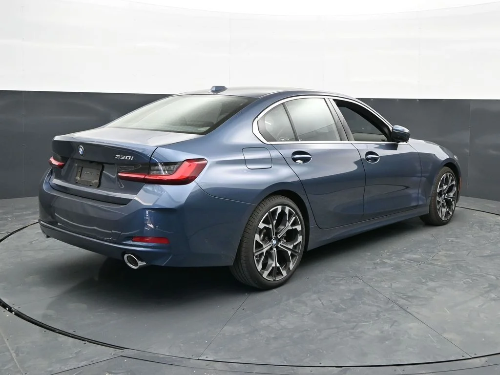 2025 BMW 3 Series 330i - Photo 7