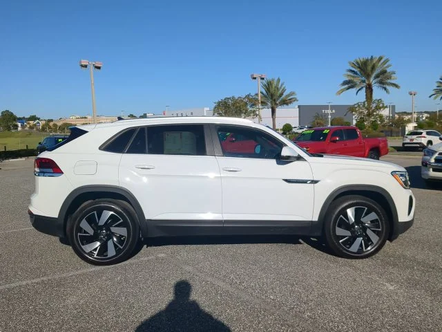 Used 2025 White Volkswagen 2.0T SE w/Technology image 3