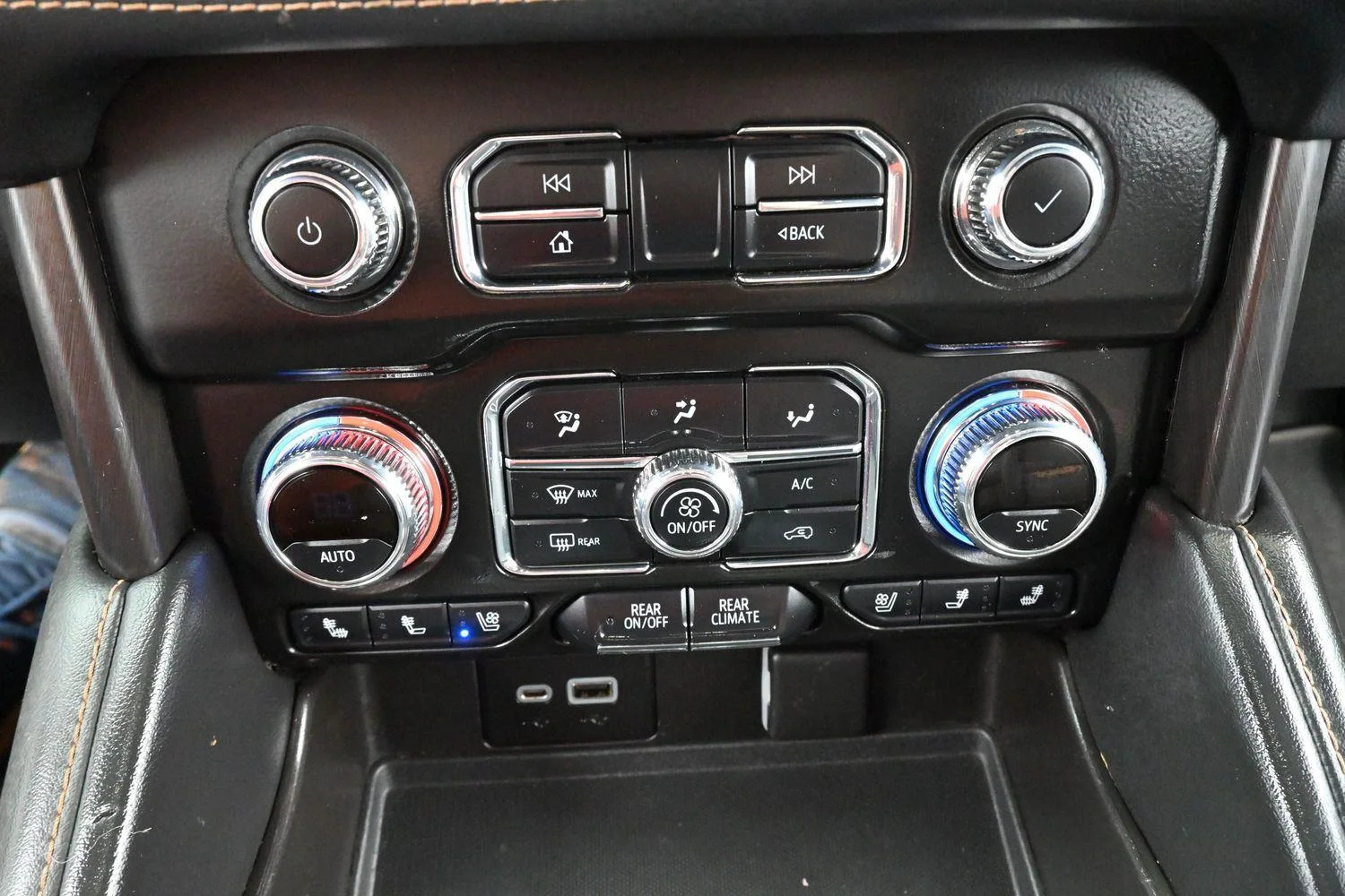 Used 2021 Dark Sky Metallic GMC AT4 image 28