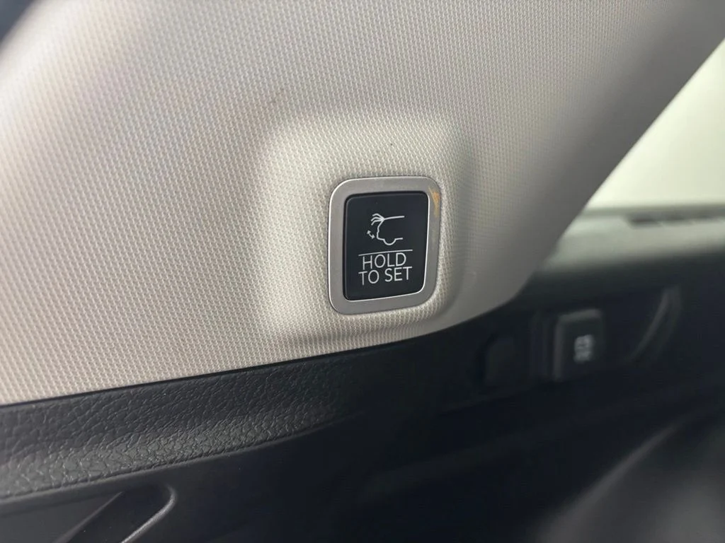 Used 2024 White Jeep Limited image 10