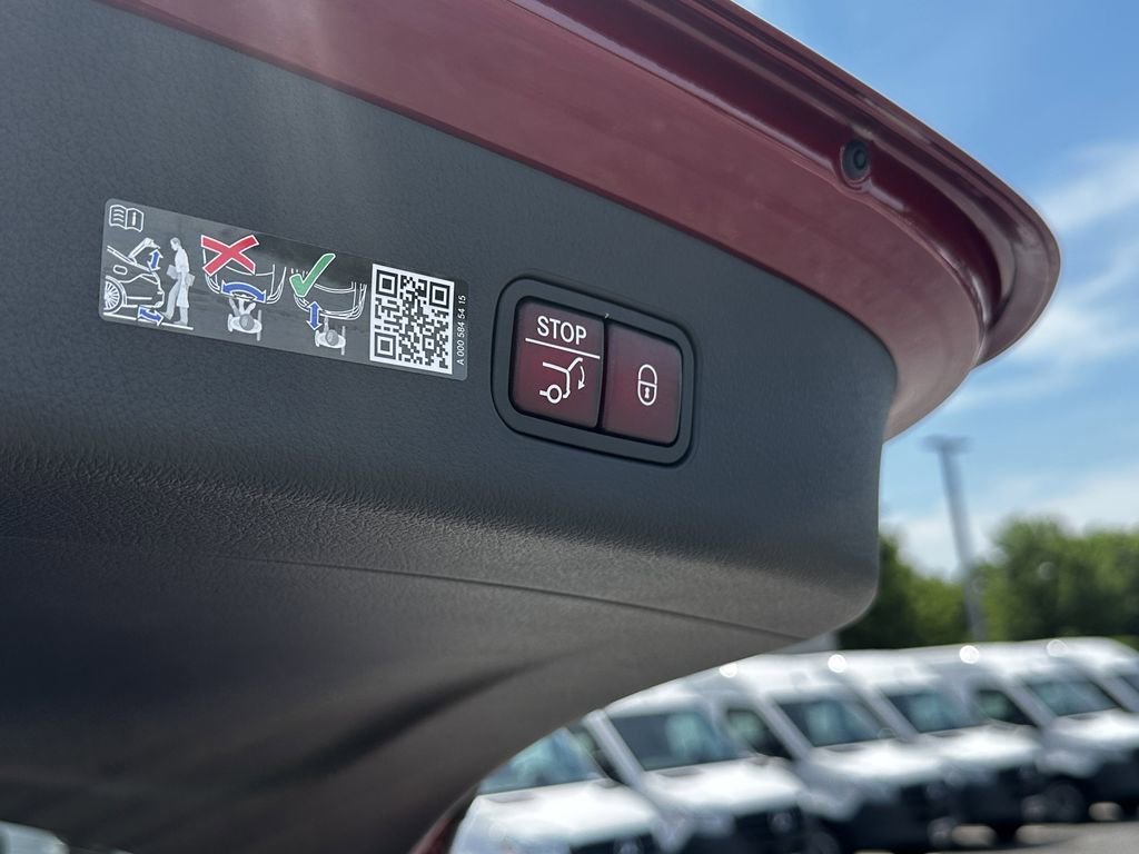 New 2026 MANUFAKTUR Patagonia Red Metallic Mercedes-Benz GLC 300 image 22