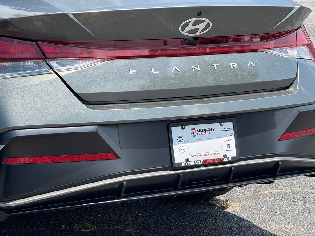 Used 2025 Gray Hyundai SEL Convenience image 5