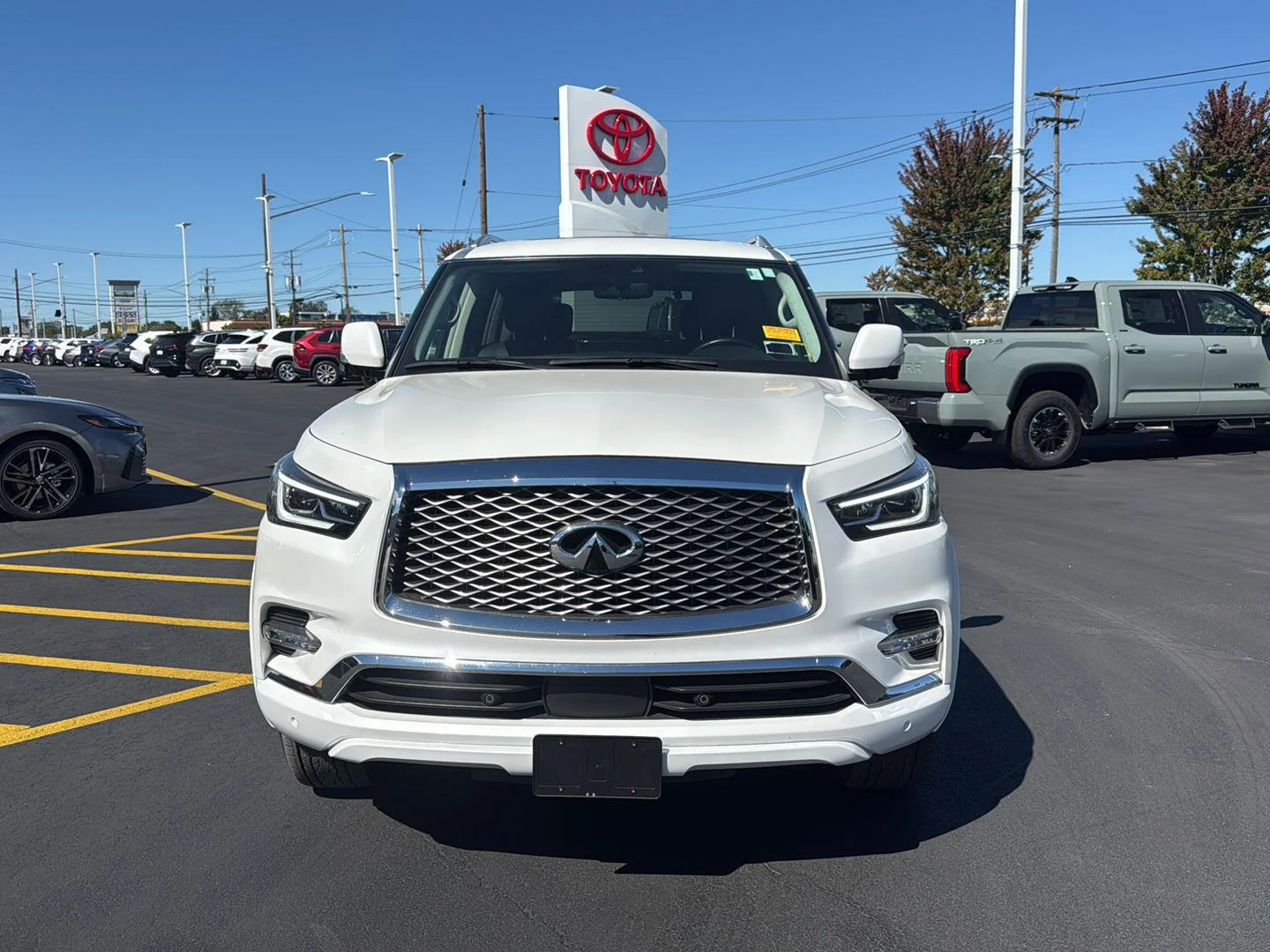 Used 2024 Moonstone White INFINITI LUXE image 8