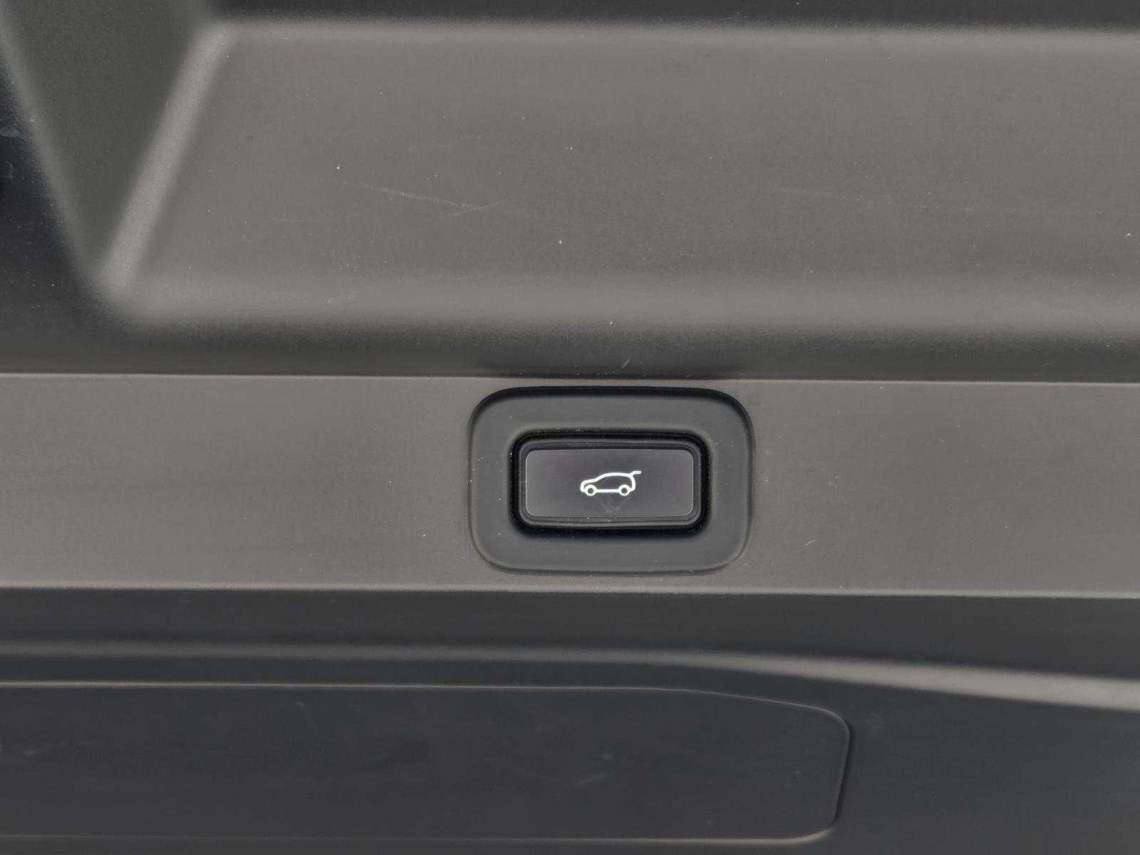 Used 2023 Santorini Black Metallic Land Rover SE image 11